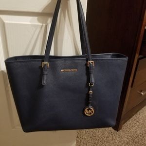 Micheal kors purse